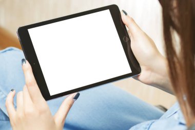 Eller kadın dijital tablet kullanma. Mockup için kullanma.