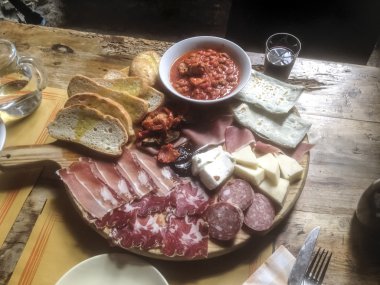 rustical restoranda İtalyan kahvaltı