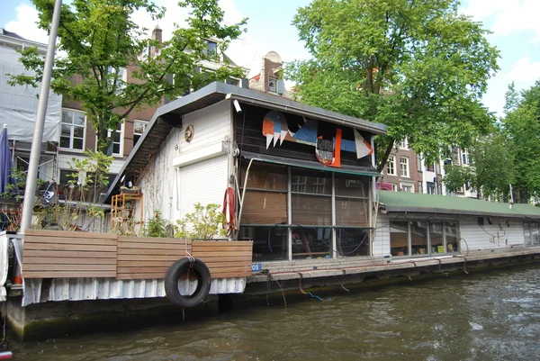Veduta di un canale ad Amsterdam, Paesi Bassi — Foto Stock