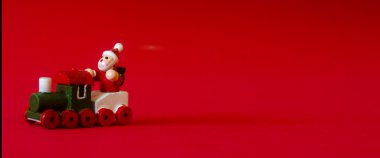 Noel için tipik Alman ahşap dekorasyon. Tren ve adam