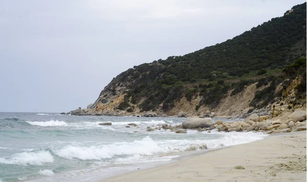 Havet under vintern före stormen. Sardinien landskap — Stockfoto