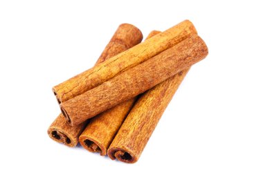 Tarçın grup izole üzerinde beyaz arka plan sopa.