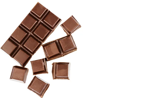 Koyu çikolata ve beyaz arka plan üzerinde üstten görünüm izole küpleri.