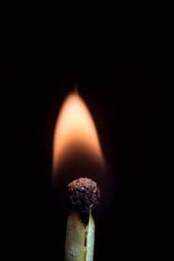 Görüntüyü, siyah bir arka plan izole kibriti.