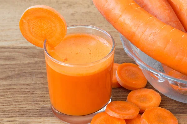 Fresh Carrot Juice Glass Slices Carrots Vegetable Bowl Wooden Table — Stock Photo, Image