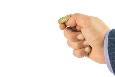 El parmaklarında altın euro sent, yazı tura atma, yazı tura oyunu, beyaz arka planda izole edilmiş