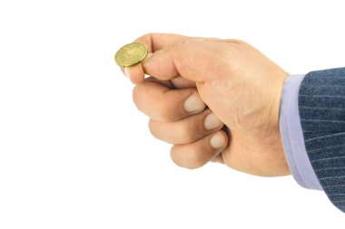 El parmaklarında altın euro sent, yazı tura atma, yazı tura oyunu, beyaz arka planda izole edilmiş