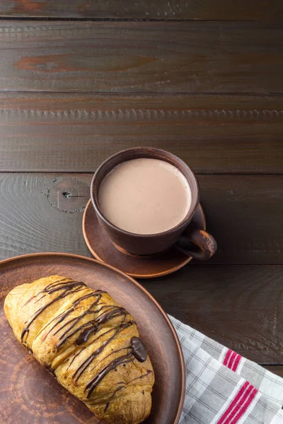 Boisson Chocolat Chaud Cacao Tasse Croissant Sucré Dans Une Assiette — Photo