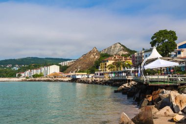 Balchik şehrinin şehir manzarası, Bulgaristan 'da Karadeniz kıyısındaki evler.
