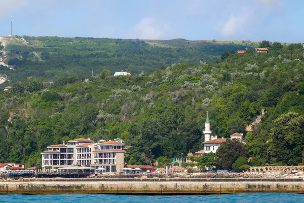 Şehir manzarası, Balchik şehri manzarası, Bulgaristan 'ın Karadeniz kıyısındaki Kraliçe Marie' nin sarayı.