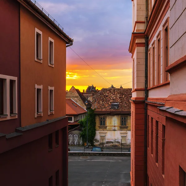 Romanya 'nın Sibiu kentinde günbatımının muhteşem manzarası.