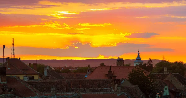 Удивительный Пейзаж Заката Над Древним Европейским Городом Сибиу Румынии — стоковое фото