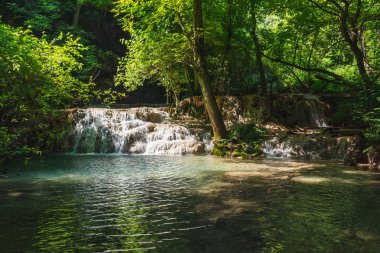 Bulgaristan 'daki Kruşuna şelalelerinin doğa manzarası.
