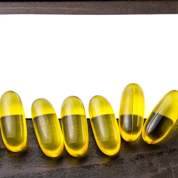 Capsules Jaunes Oméga Acide Gras Huile Poisson Sur Table Bois — Photo