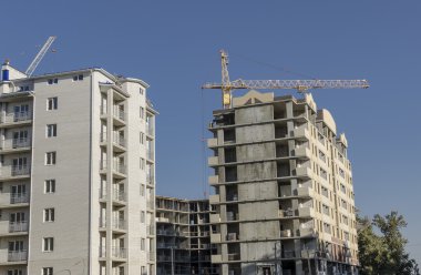 İnşaat çeşitli aşamalarında yüksek binalar
