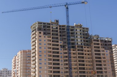 Kentsel yüksek katlı binaların inşaatı.