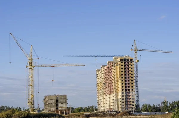 Yerleşim açık alanına bina.