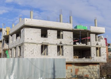 Yakın çekim yazlık yapım aşamasında