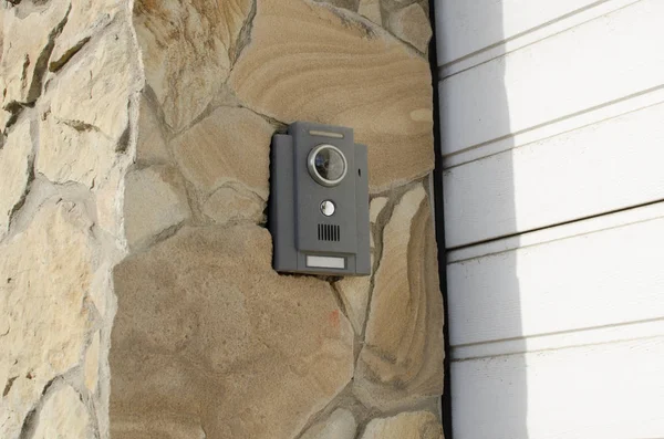 Telecamera di sorveglianza sul muro primo piano — Foto Stock