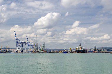 Açık denizden seaport görünümünü.
