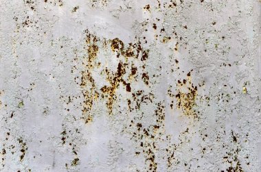 Eski boya ile gri metal paneli.