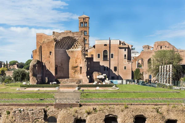 Foro romano ruinas antiguas en Roma — Foto de Stock