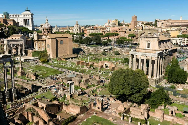 Foro romano ruinas antiguas en Roma — Foto de Stock