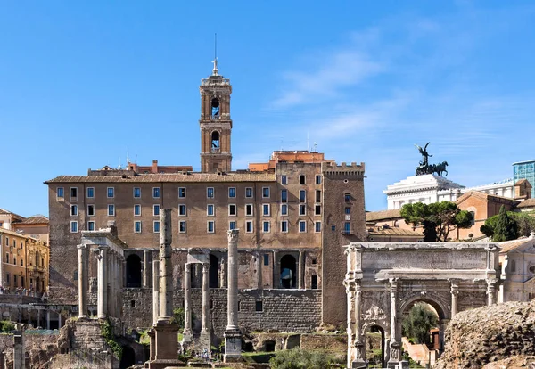 Foro romano ruinas antiguas en Roma — Foto de Stock