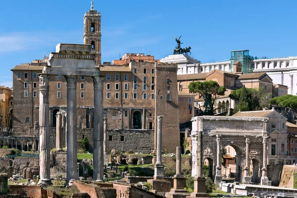 Foro romano ruinas antiguas en Roma — Foto de Stock