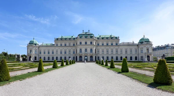 Upper belvedere Sarayı üzerinde fotoğraf arkadan görünüm