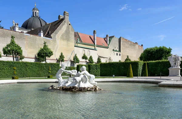 Foto vista sul giardino del palazzo belvedere superiore — Foto Stock