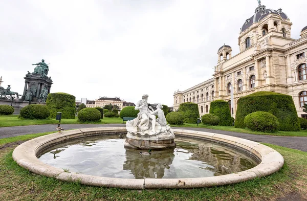 Foto hermosa vista de naturhistorisches famosos — Foto de Stock