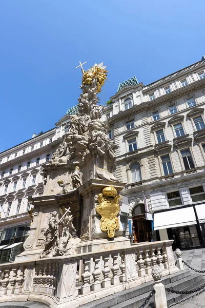 Vue photo sur la colonne de peste commémorative pestsaule — Photo