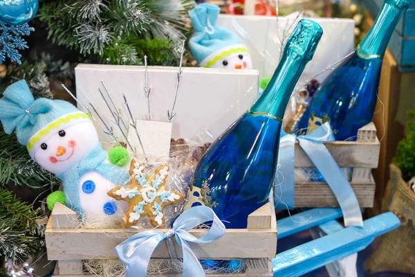 Árbol de Navidad y caja de regalo de decoración — Foto de Stock