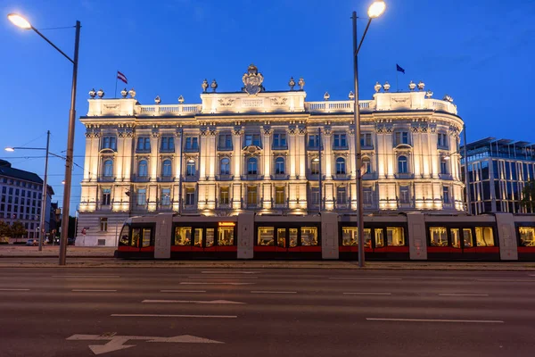 VIENNA, AUSTRIA - 16 MAGGIO 2016: via della città — Foto Stock