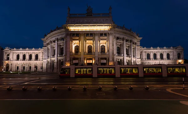 Wiedeń, Austria - 17 maja 2016: Piękny widok zabytkowy — Zdjęcie stockowe