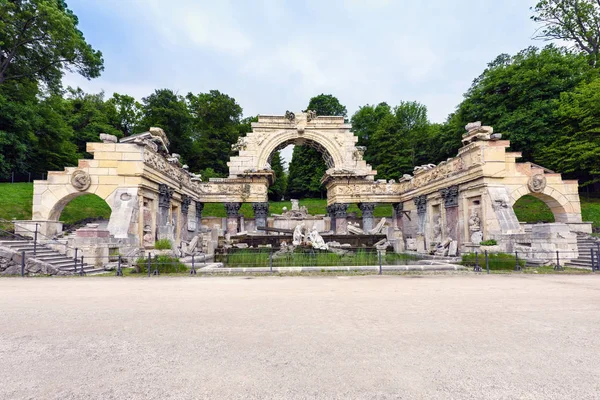 Antik Roma kalıntıları çeşmenin fotoğraf