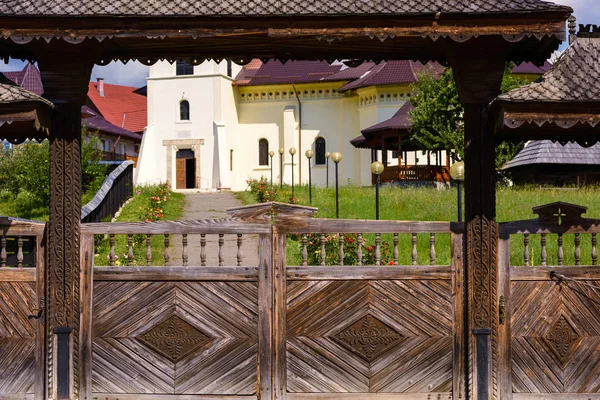 Monasterio ortodoxo en gura humorului —  Fotos de Stock