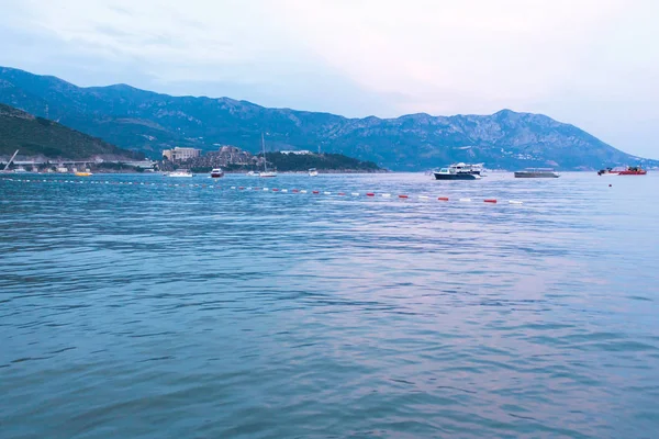 Budva eski kasaba bulutlu gökyüzü — Stok fotoğraf