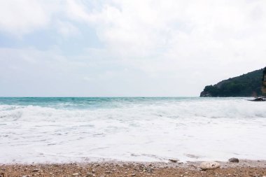 Budva tarihi kent içinde deniz görünümü
