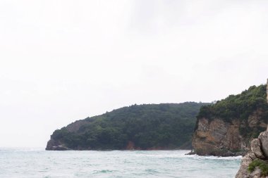 Budva tarihi kent içinde deniz görünümü