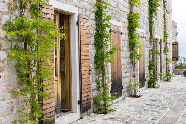 La vue sur les rues de la vieille ville budva — Photo