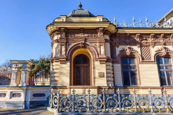 Від Брайана Херт виявити villa в центрі Кишинева — стокове фото