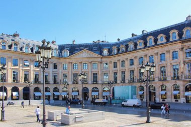 Paris, Fransa - 10 Eylül 2015: Paris Opera Meydanı