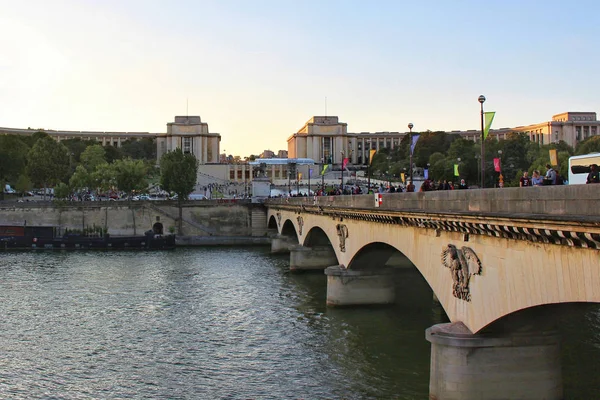 Paris, Frankrijk - September 10, 2015: Bridge van helen — Stockfoto