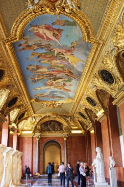 Paris, Fransa - 11 Eylül 2015: Louvre