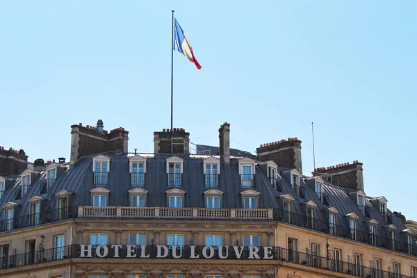 PARÍS, FRANCIA 10 DE SEPTIEMBRE DE 2015: Hotel de louvre — Foto de Stock