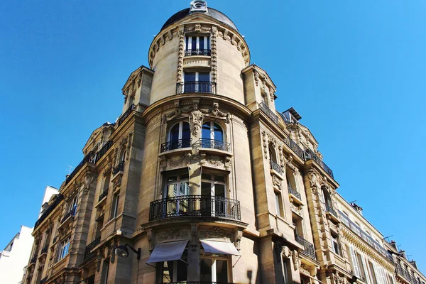 View on white corner building — Stock Photo, Image