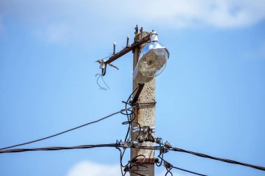 Güç hattı elektrikli tel ayağı