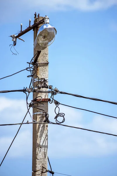 Pilier de fil électrique de ligne électrique — Photo